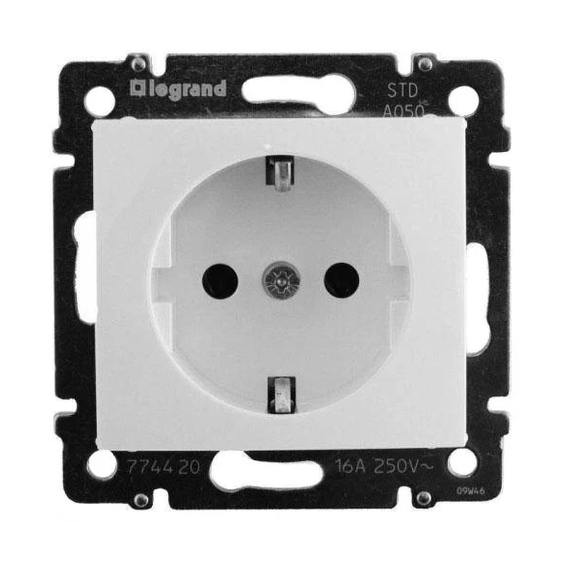Розетка Legrand Valena с заземлением одноместная белая